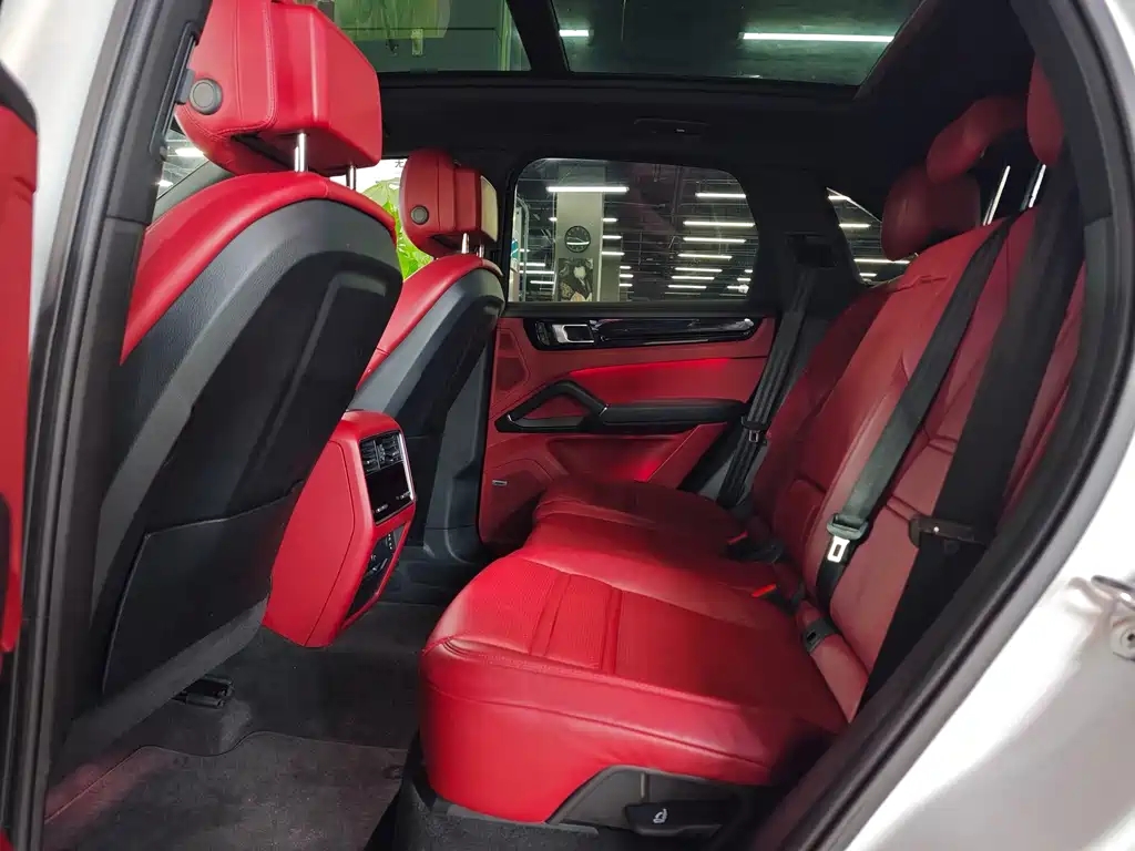 Porsche Cayenne — миниатюра 8