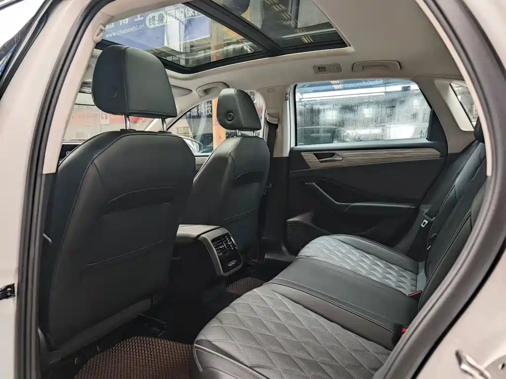 Volkswagen Sagitar — миниатюра 6