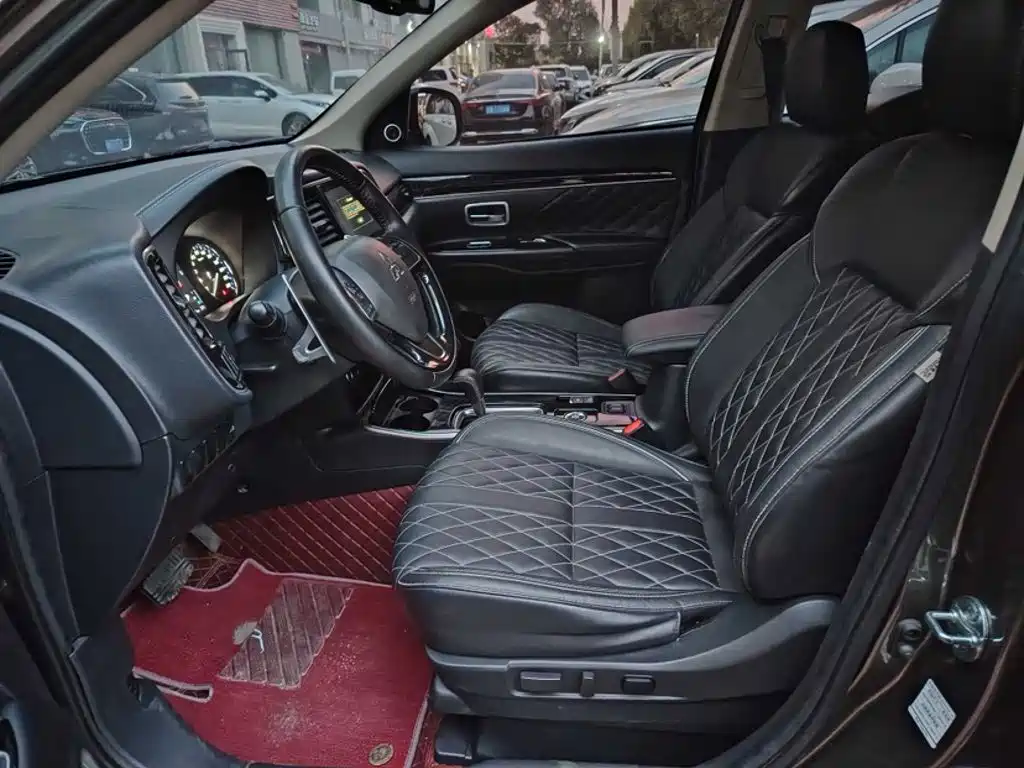 Mitsubishi Outlander — миниатюра 18