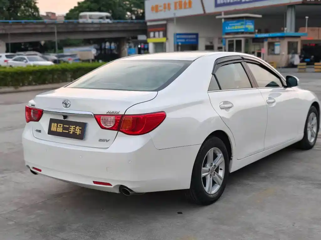 Toyota Reiz — миниатюра 6