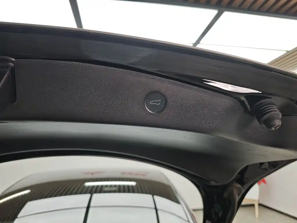 Tesla Model 3 — миниатюра 10