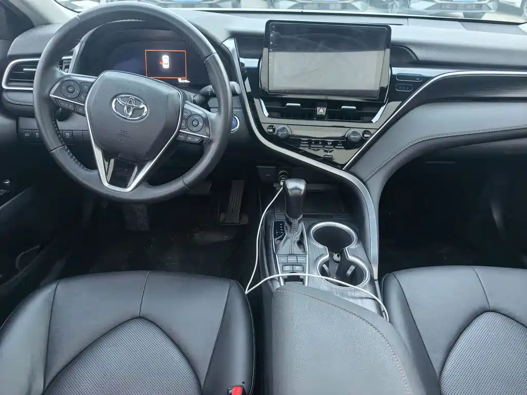 Toyota Camry — миниатюра 5