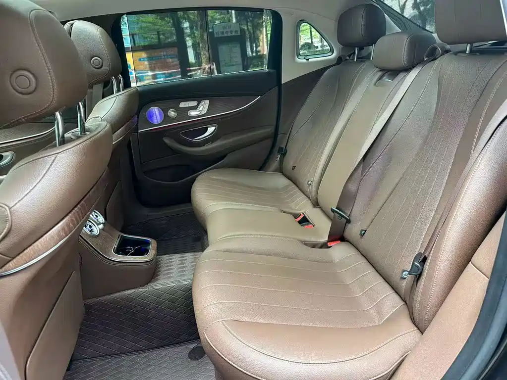 Mercedes-Benz E-Class — миниатюра 3