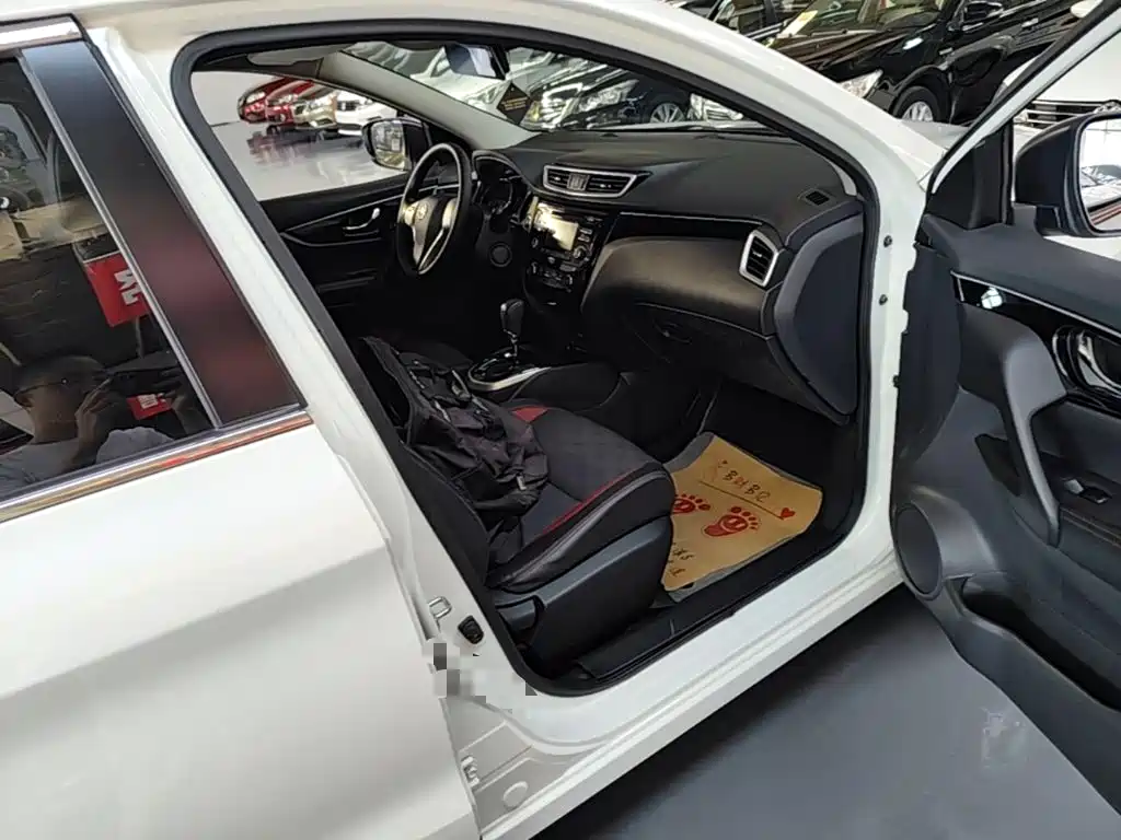 Nissan Qashqai — миниатюра 9