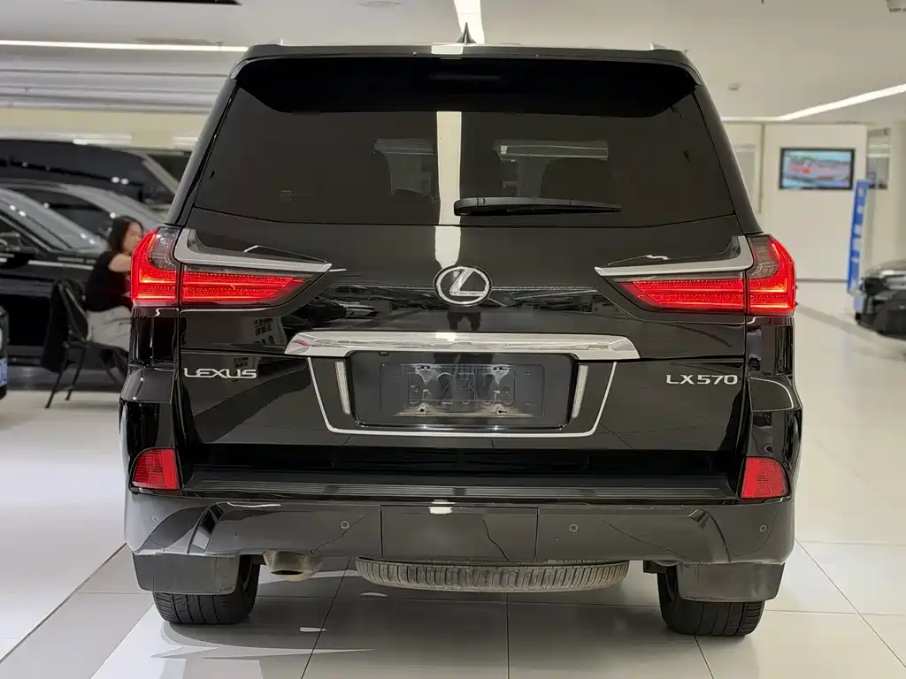 Lexus LX — миниатюра 8
