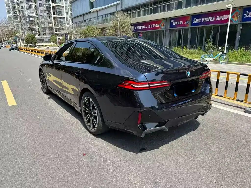 BMW 5 Series (Import) — миниатюра 9