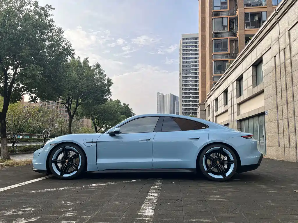 Porsche Taycan — миниатюра 4