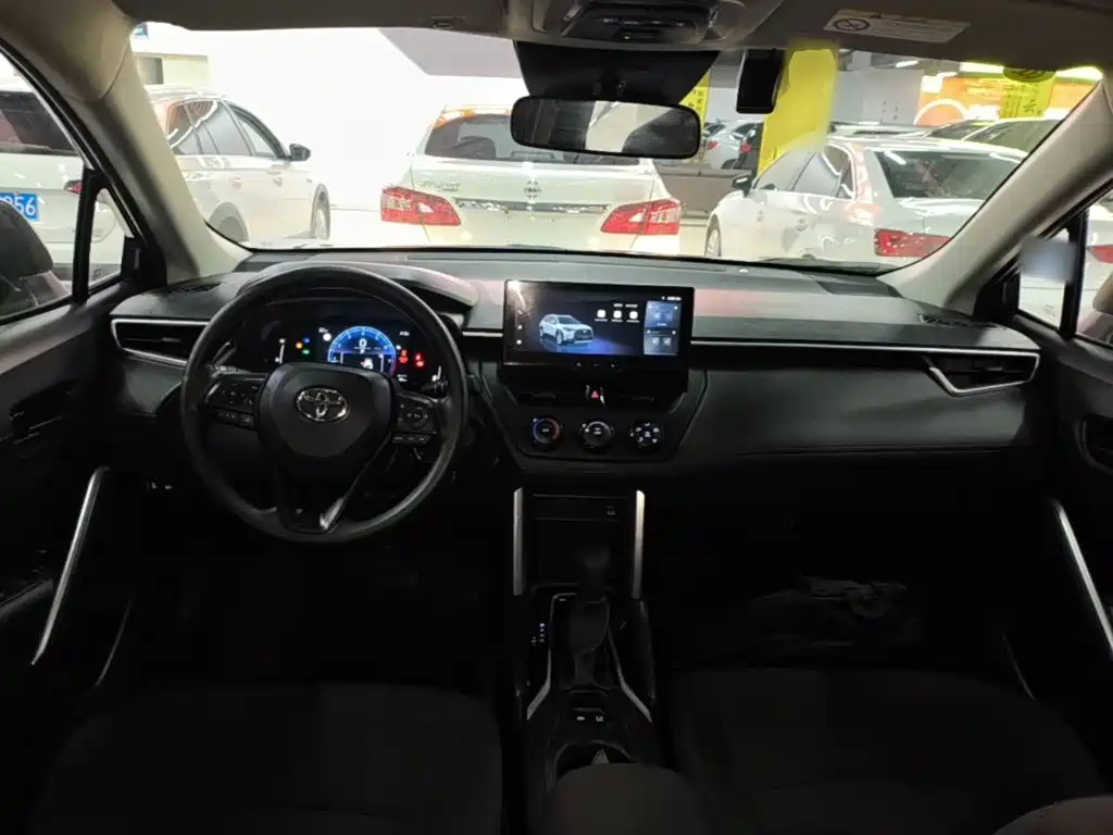 Toyota Corolla Cross — миниатюра 10