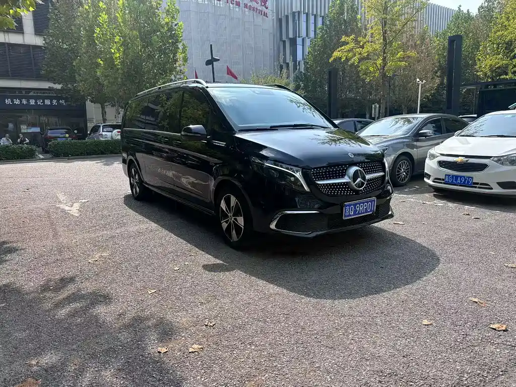 Mercedes-Benz V-Class — миниатюра 2