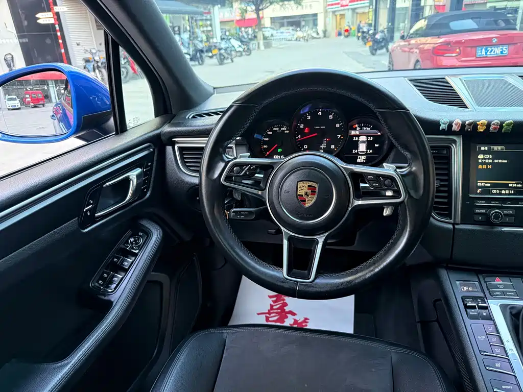 Porsche Macan — миниатюра 12