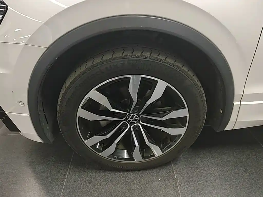 Volkswagen Tiguan L — миниатюра 23