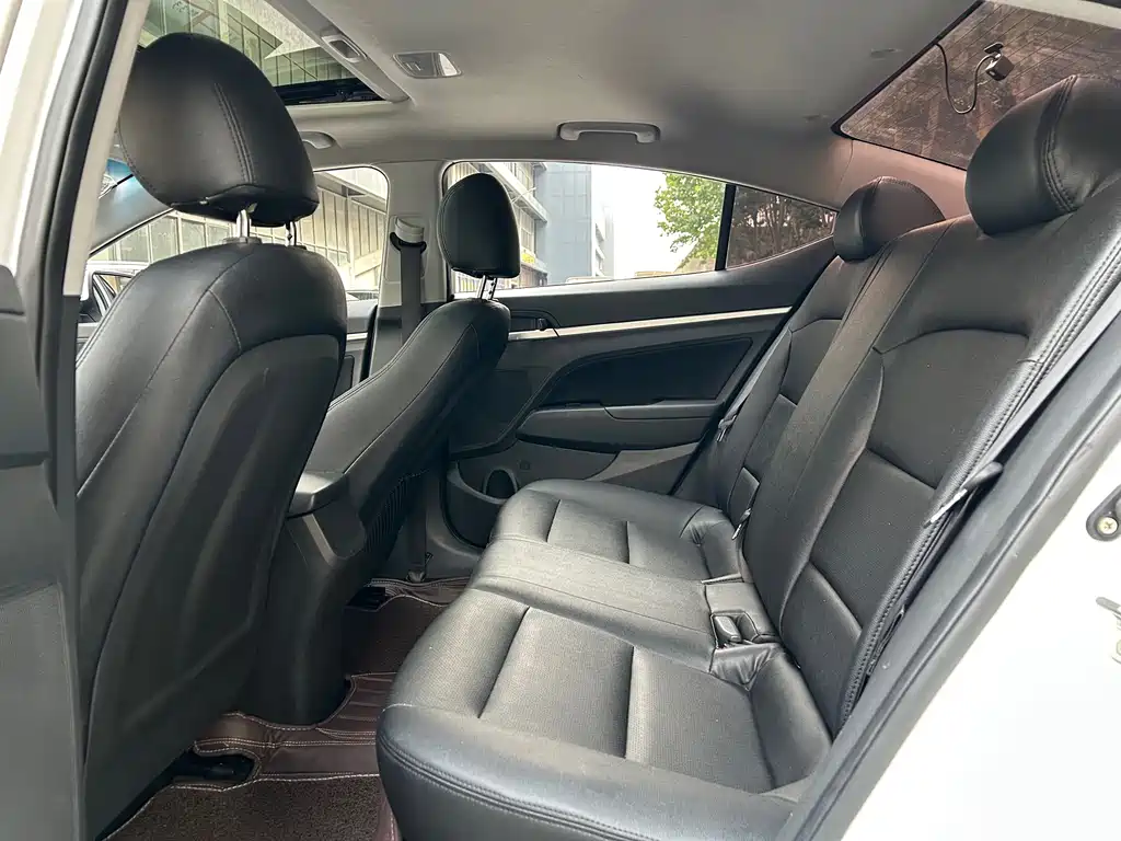 Hyundai Elantra — миниатюра 15