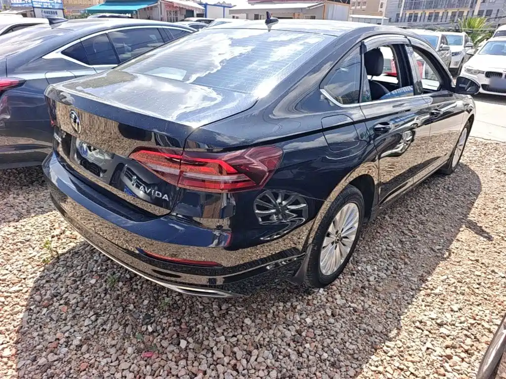 Volkswagen Lavida — миниатюра 7