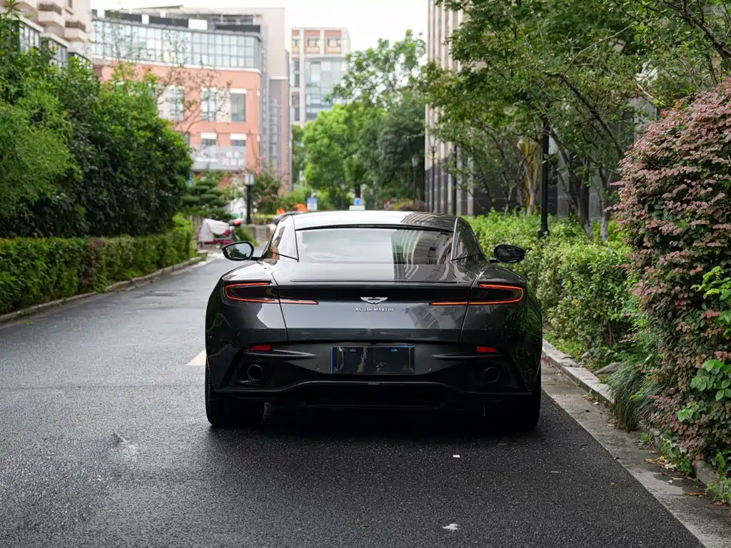 Aston Martin DB11 — миниатюра 4
