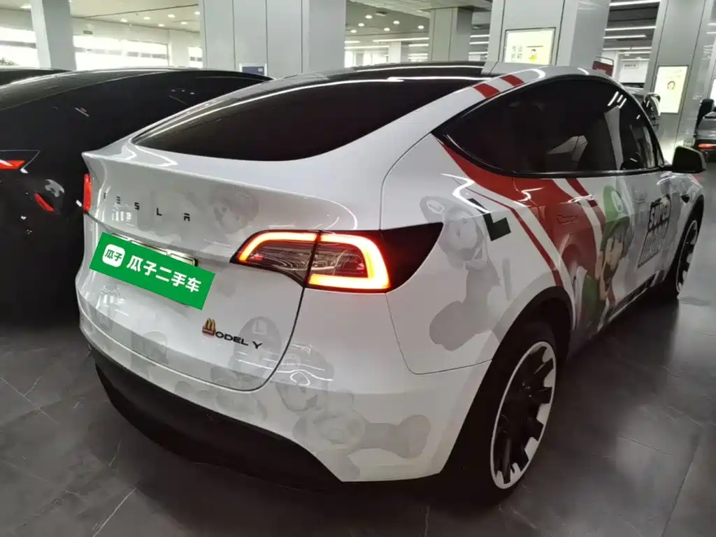Tesla Model Y — миниатюра 7