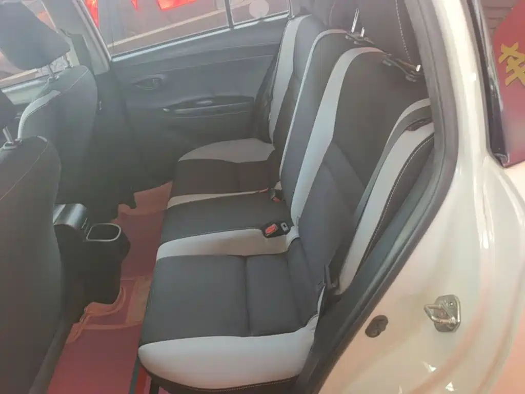 Toyota Yaris L — миниатюра 17