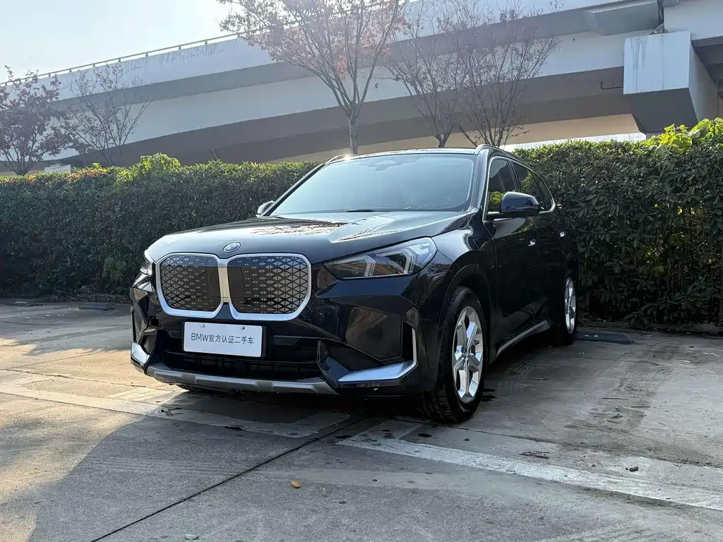 BMW iX1