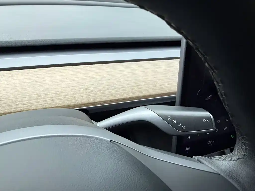 Tesla Model 3 — миниатюра 14