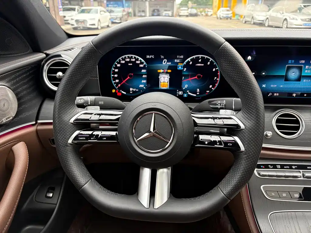 Mercedes-Benz E-Class — миниатюра 6
