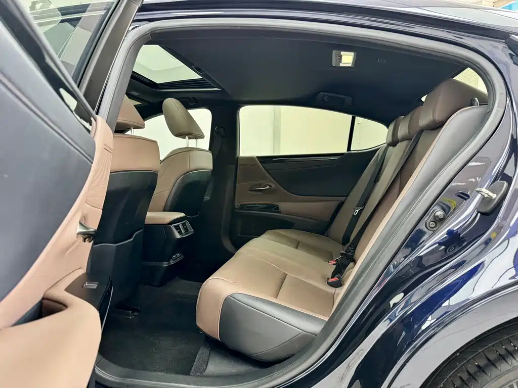 Lexus ES — миниатюра 8