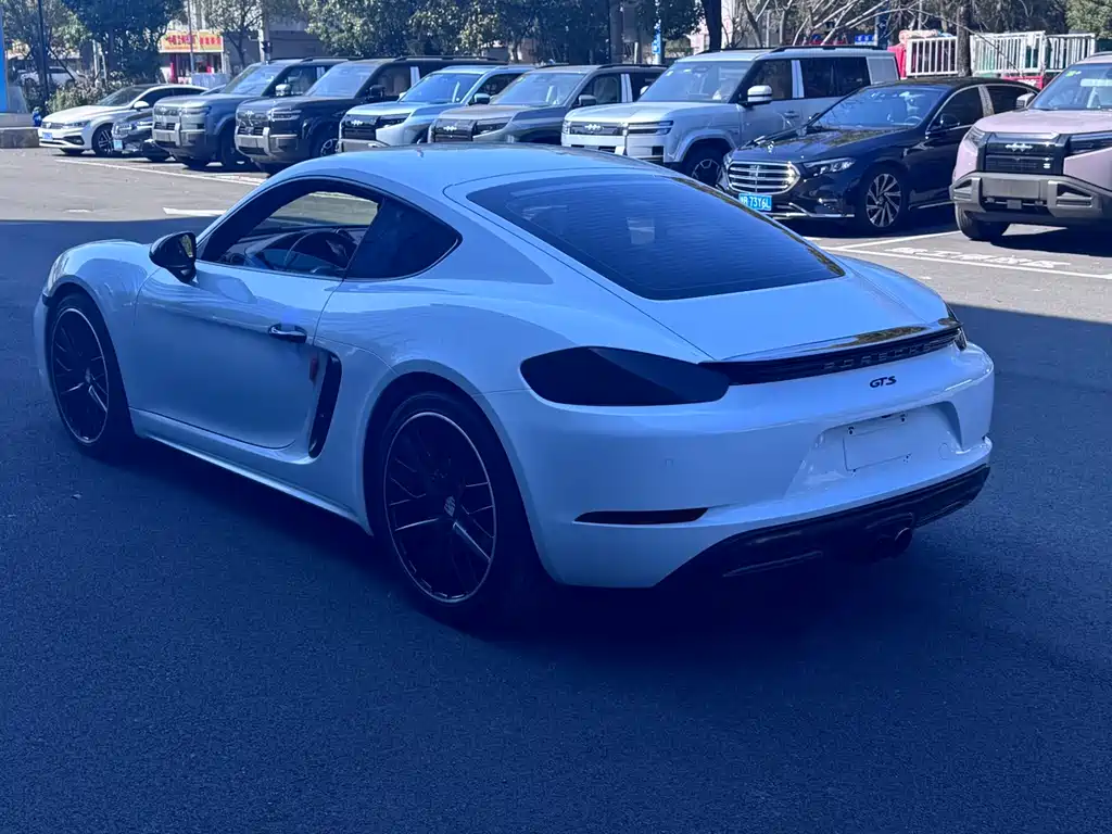 PORSCHE 718