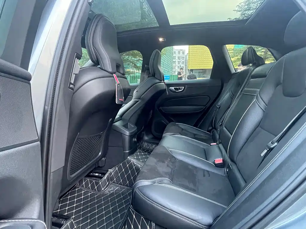 Volvo XC60 PHEV — миниатюра 8