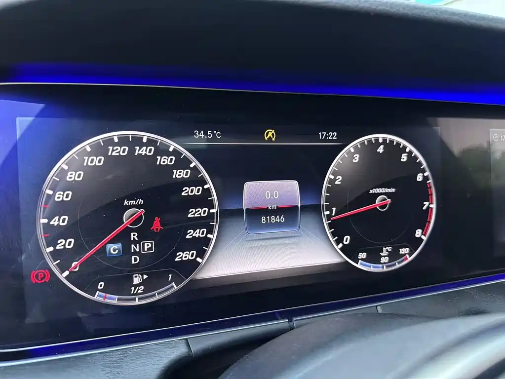 Mercedes-Benz E-Class — миниатюра 7