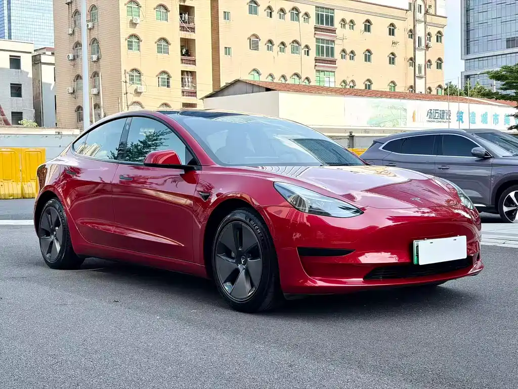 Tesla Model 3 — миниатюра 3
