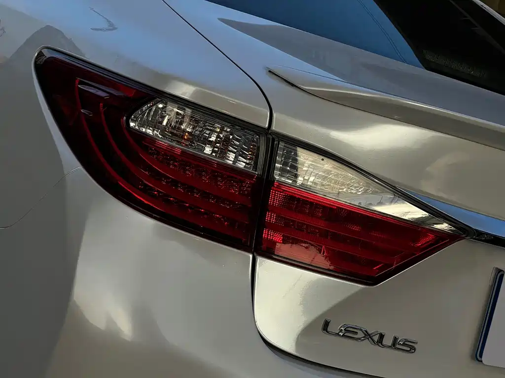 Lexus ES — миниатюра 16