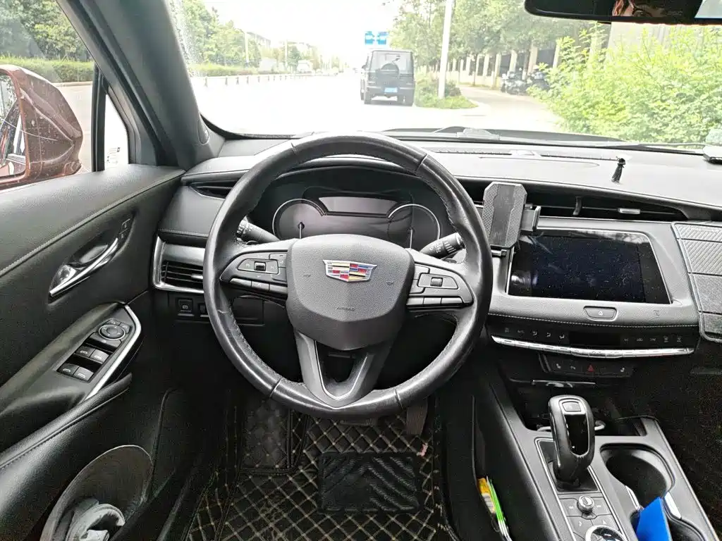 Cadillac XT4 — миниатюра 6