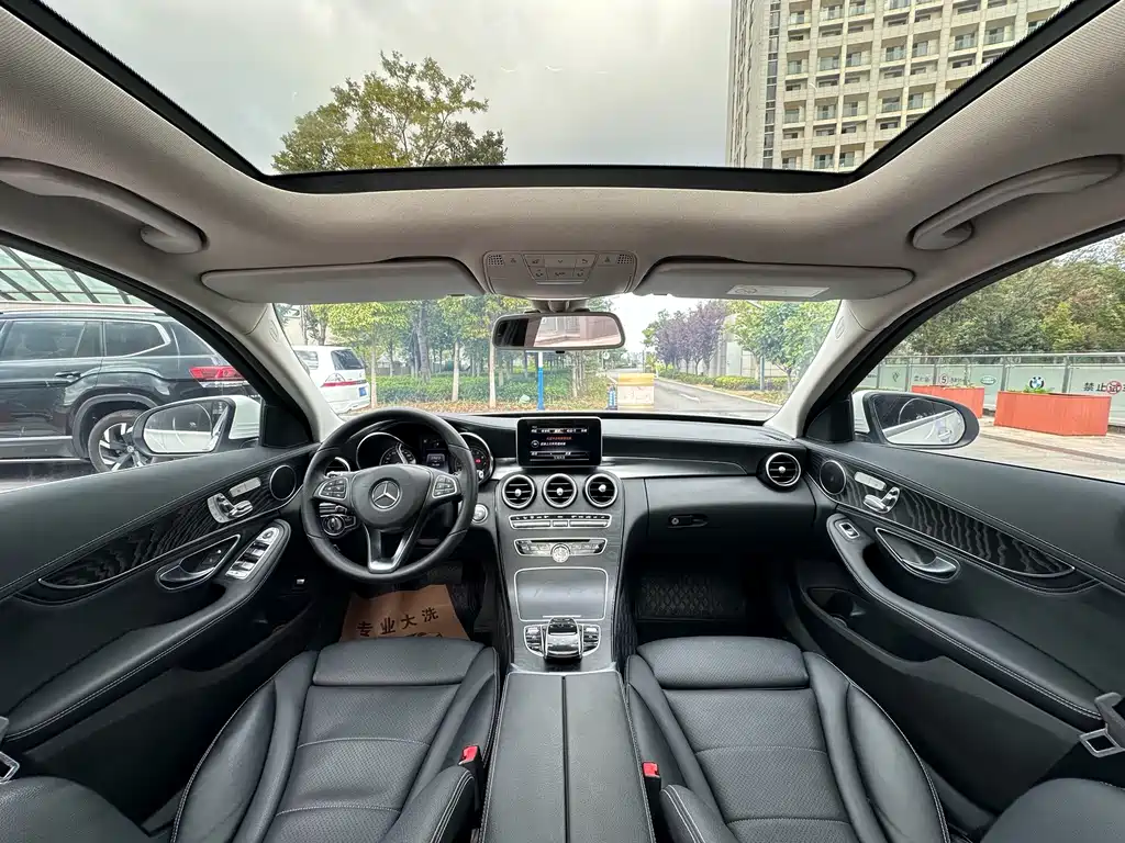 Mercedes-Benz C-Class — миниатюра 6