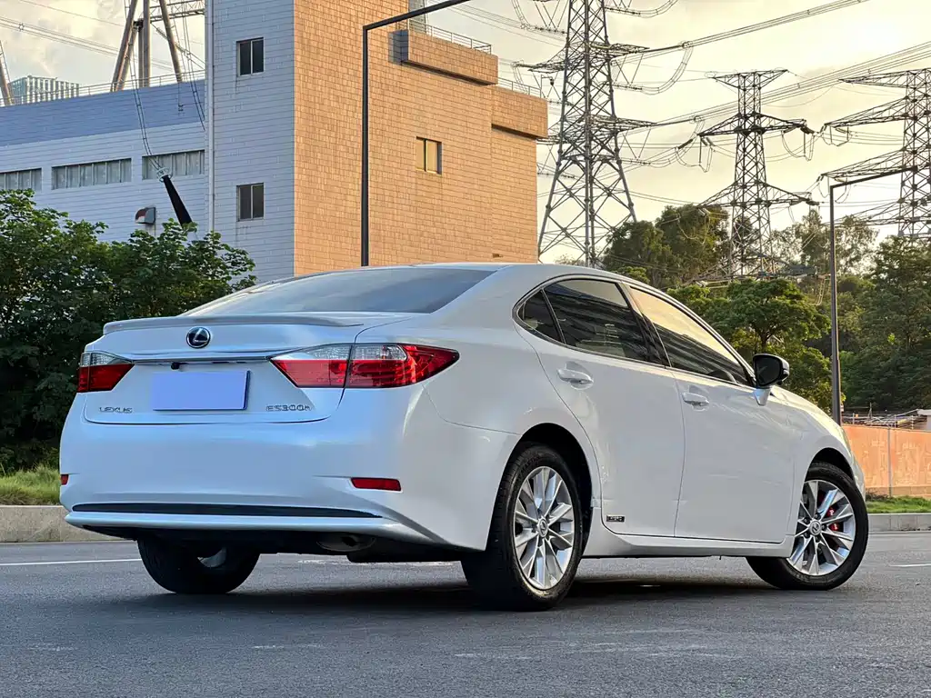Lexus ES — миниатюра 14