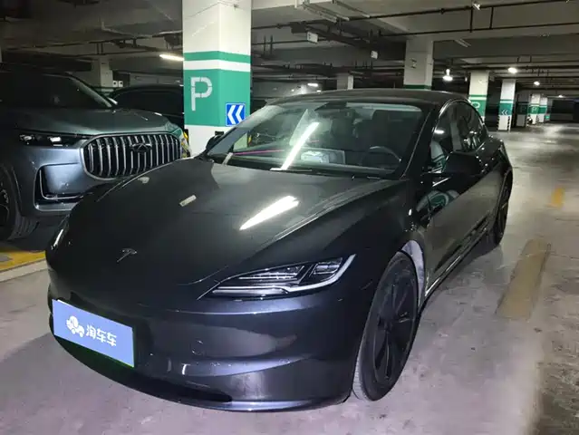 TESLA MODEL 3 2024