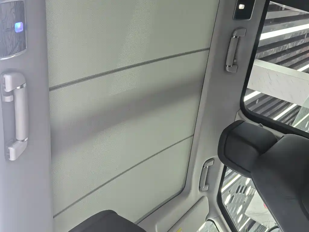 Land Rover Range Rover — миниатюра 17
