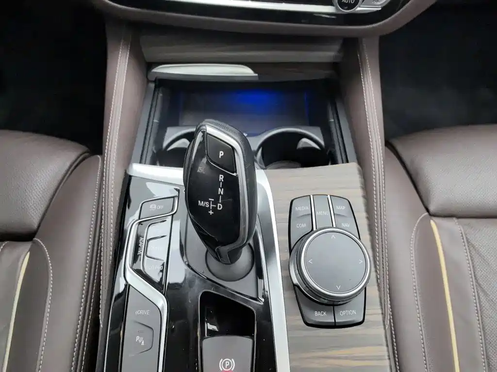 BMW 5 Series New Energy — миниатюра 13