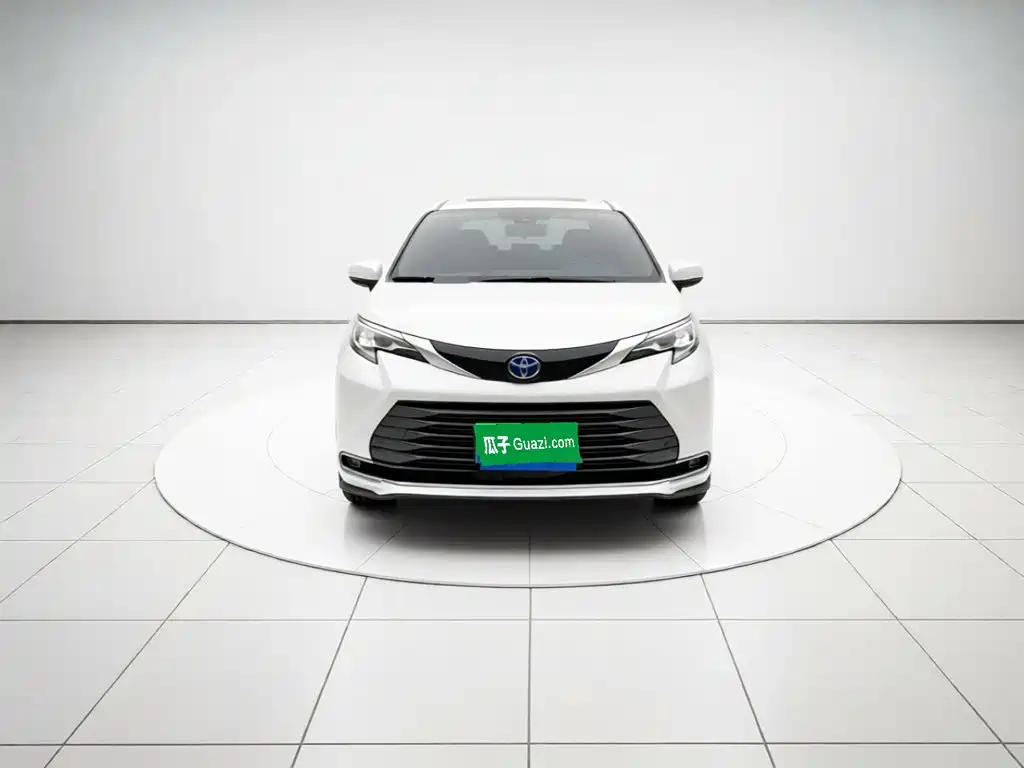Toyota Sienna — миниатюра 2