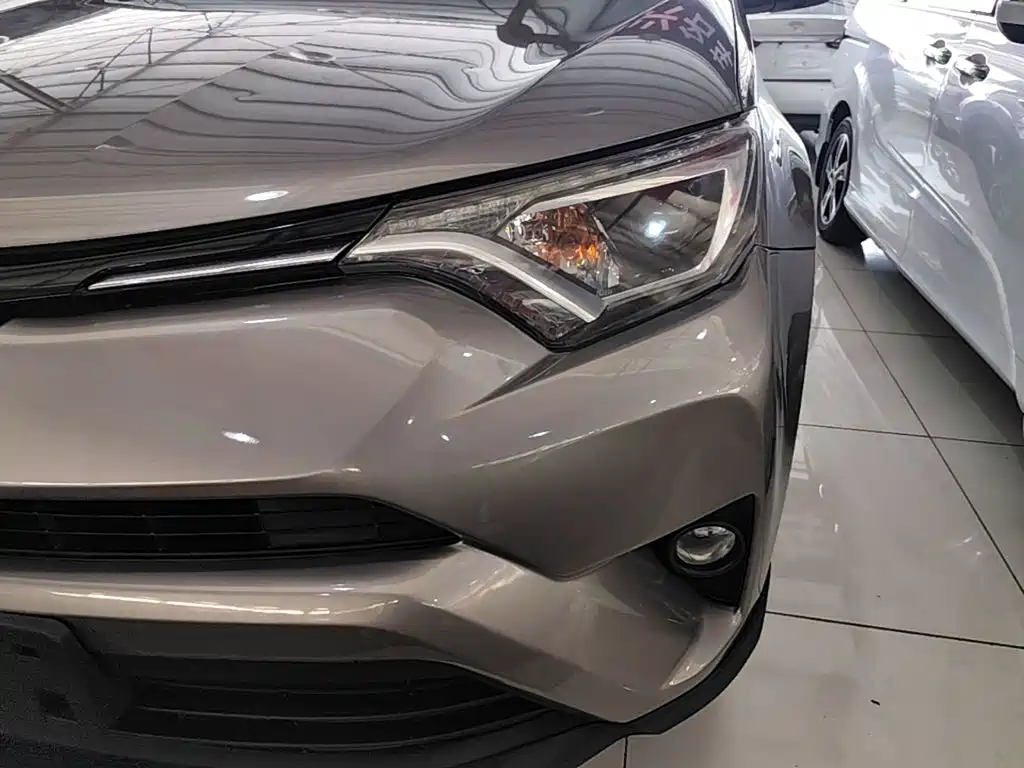 Toyota RAV4 — миниатюра 24