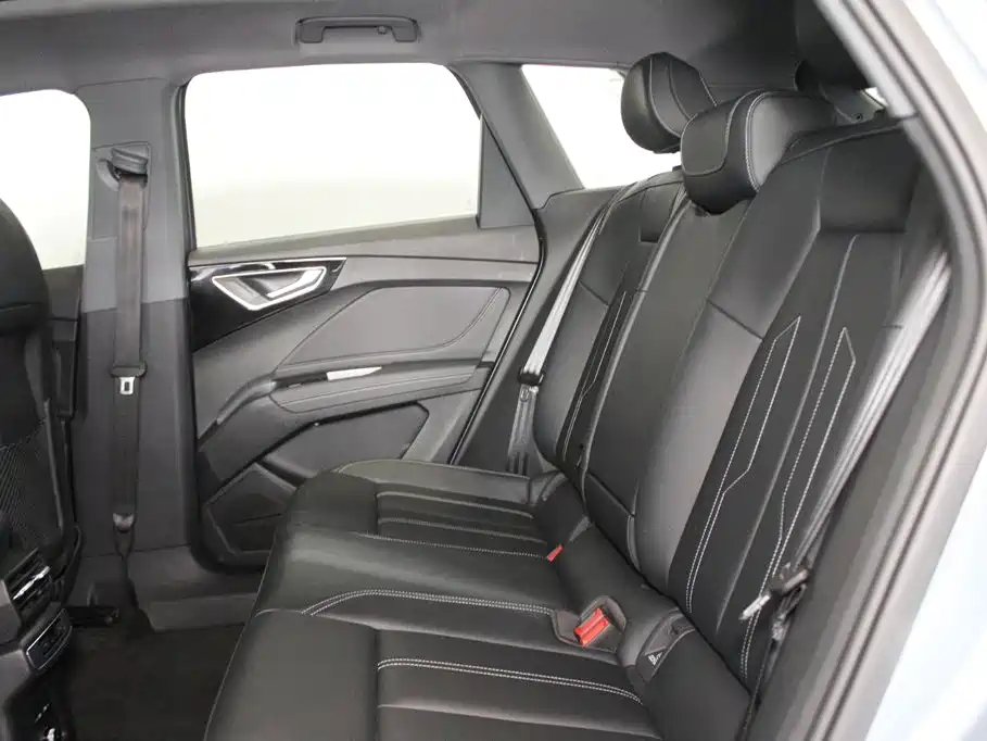 Audi Q4 e-tron — миниатюра 8