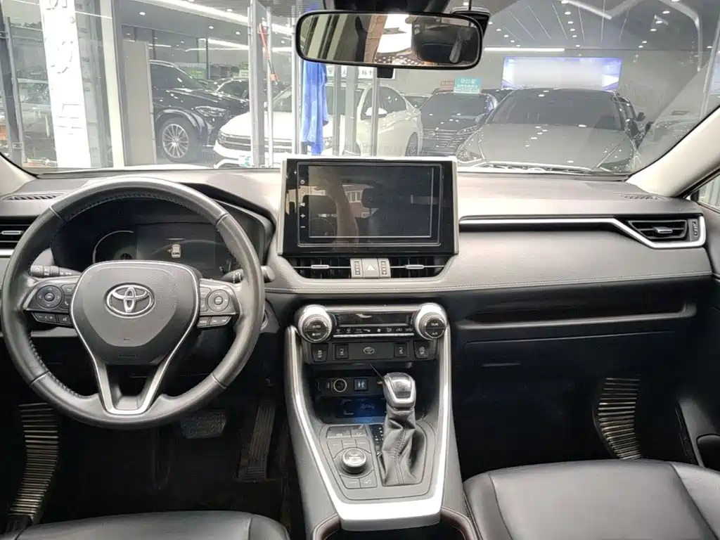 Toyota RAV4 — миниатюра 10