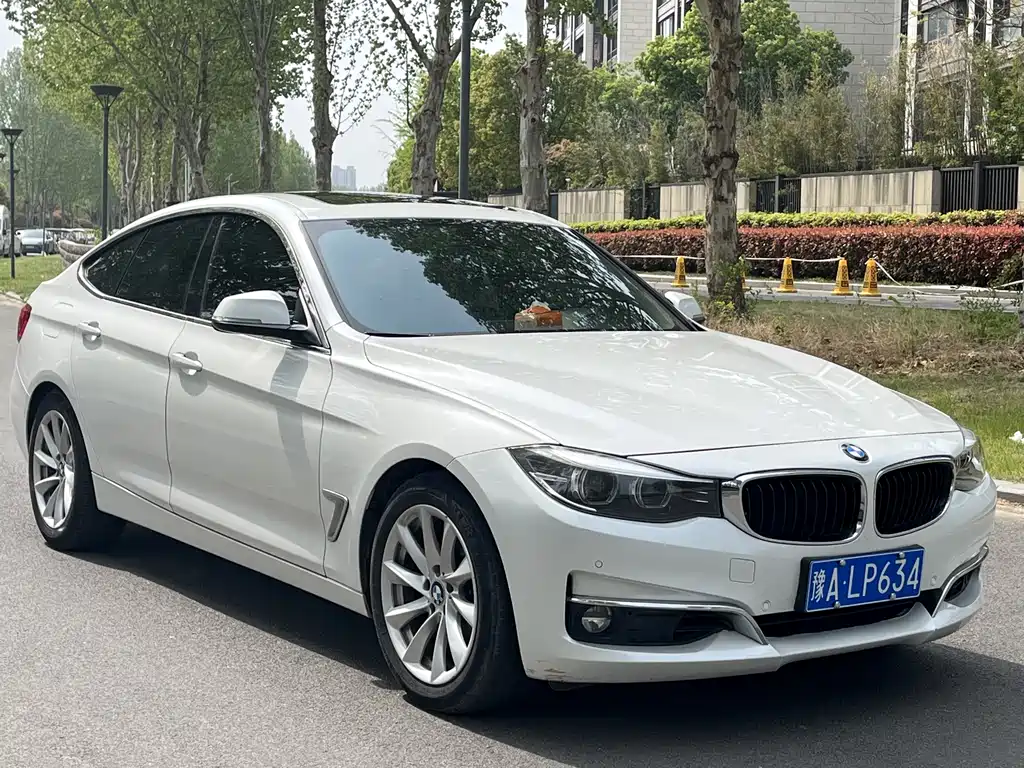 BMW 3 Series GT 3 GT 2017 320i Luxury