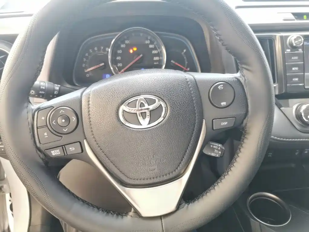 Toyota RAV4 — миниатюра 11