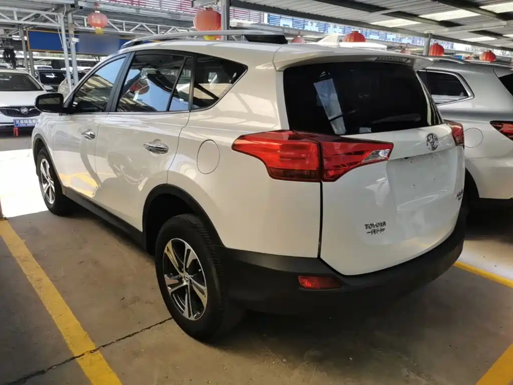 Toyota RAV4 — миниатюра 5