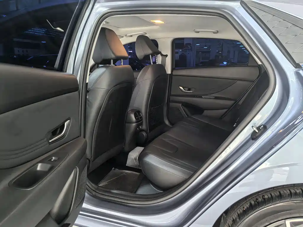 Hyundai Elantra — миниатюра 10
