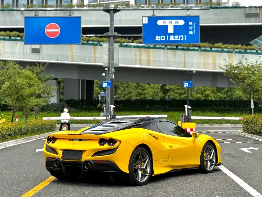 Ferrari F8 — миниатюра 7