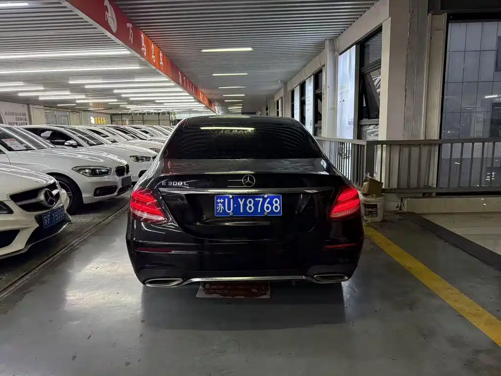 Mercedes-Benz E-Class — миниатюра 8