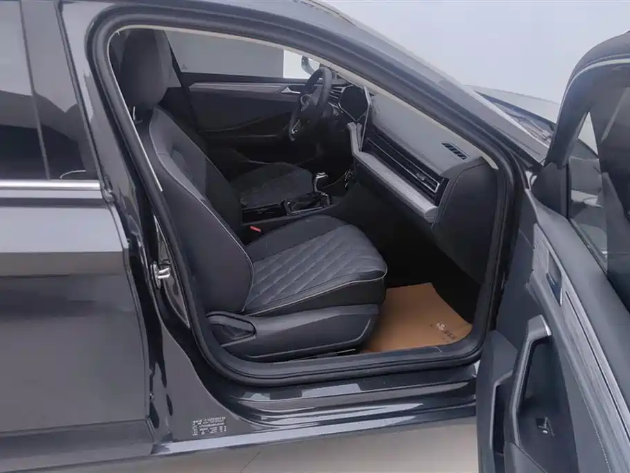 Volkswagen Sagitar 2025 300TSI DSG