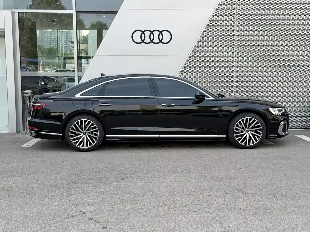 Audi A8 2025 A8L 45 TFSI quattro Luxury