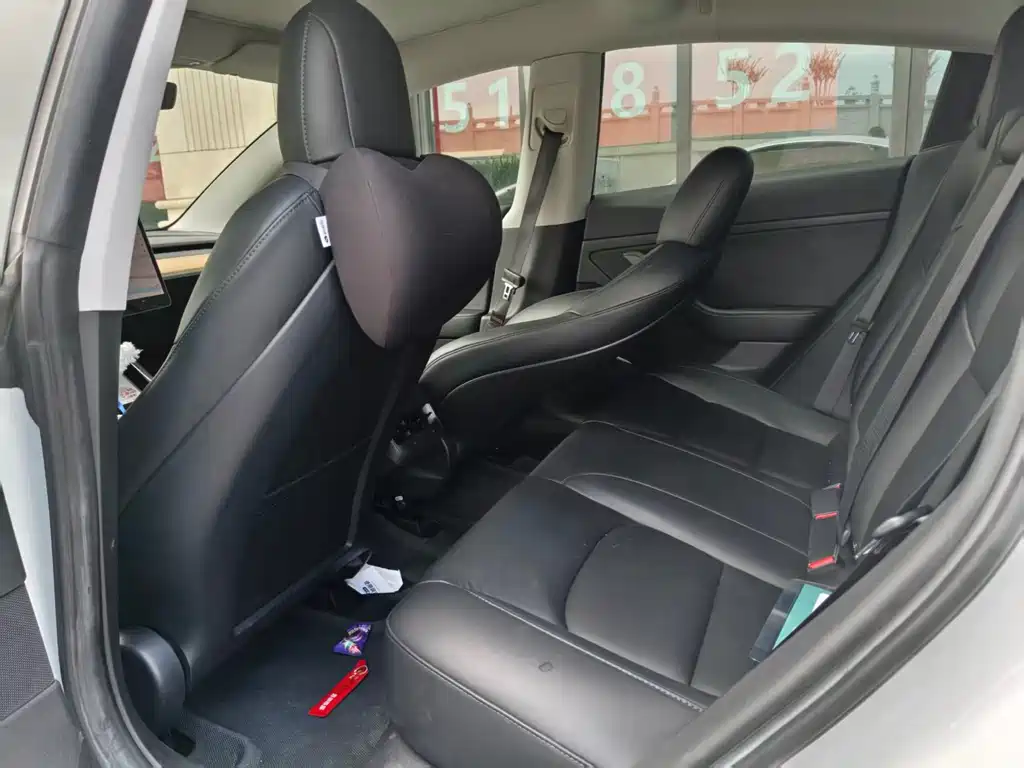Tesla Model 3 — миниатюра 4