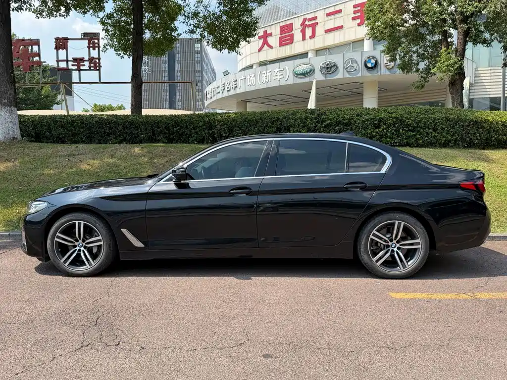 BMW 5 Series — миниатюра 3