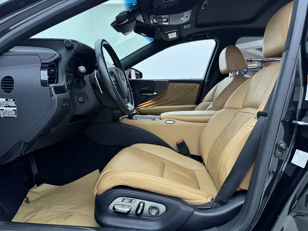 Lexus LS — миниатюра 11